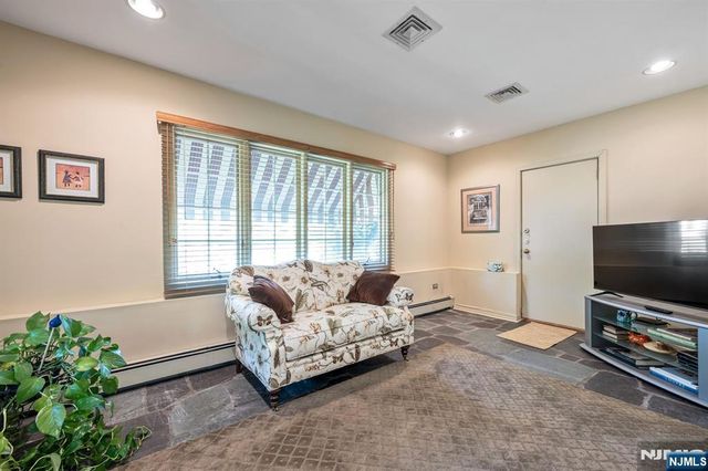 2 Allen Place, Fair Lawn, NJ 07410