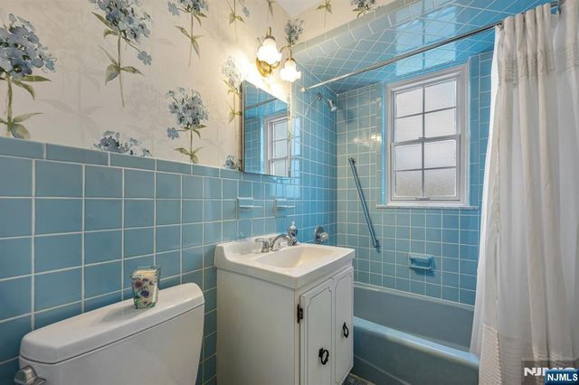 2 Allen Place, Fair Lawn, NJ 07410