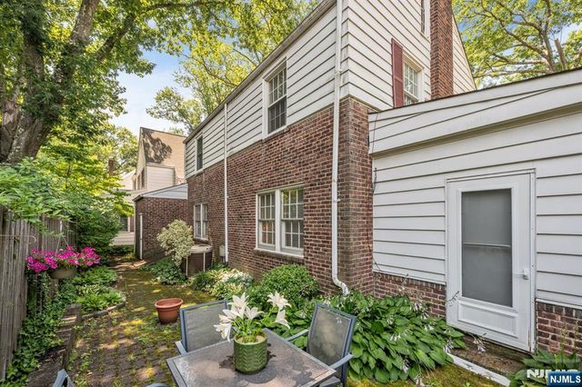 2 Allen Place, Fair Lawn, NJ 07410