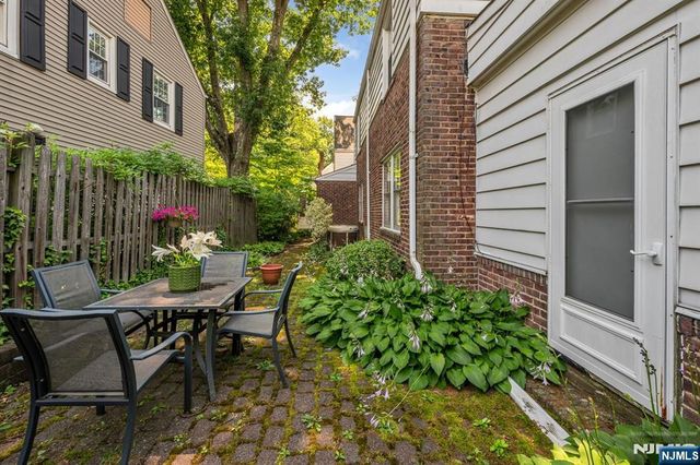 2 Allen Place, Fair Lawn, NJ 07410