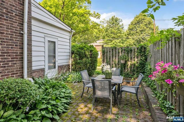 2 Allen Place, Fair Lawn, NJ 07410