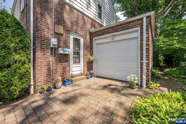 2 Allen Place, Fair Lawn, NJ 07410