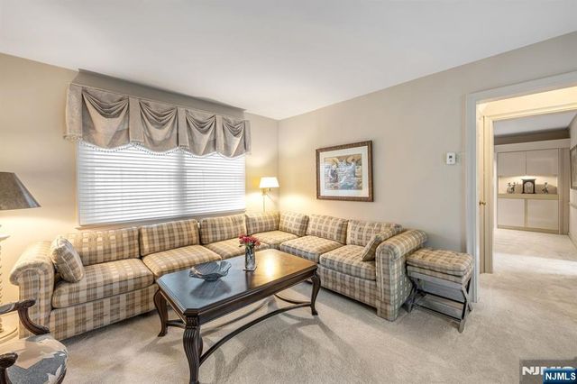 2 Allen Place, Fair Lawn, NJ 07410