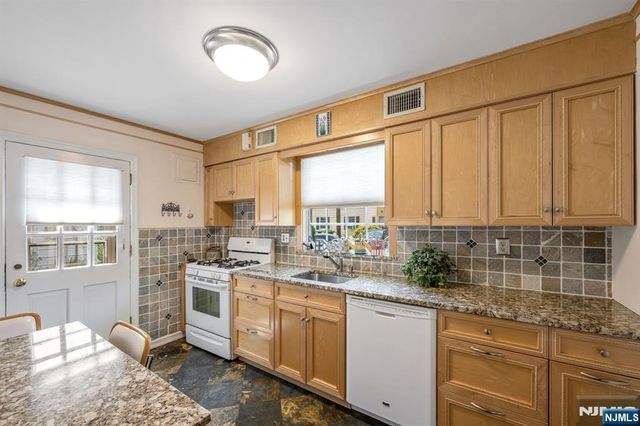 2 Allen Place, Fair Lawn, NJ 07410