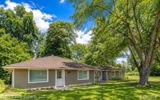 5028 Pheasant Road, Waterford Charter Township, MI 48327