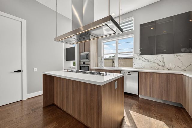 5919 E Post Oak Lane, Houston, TX 77055