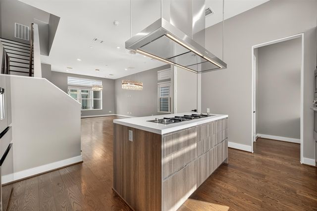5919 E Post Oak Lane, Houston, TX 77055