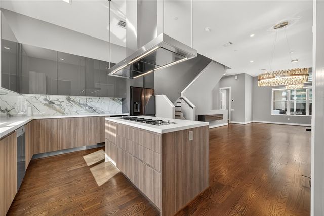 5919 E Post Oak Lane, Houston, TX 77055