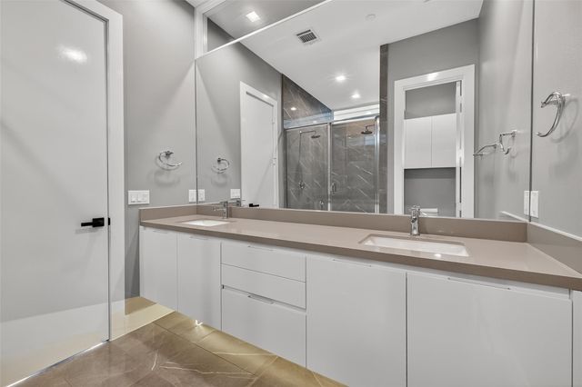 5919 E Post Oak Lane, Houston, TX 77055