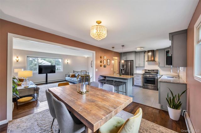 192 N 21st Street, Wheatley Heights, NY 11798