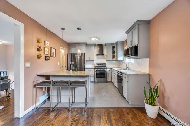 192 N 21st Street, Wheatley Heights, NY 11798