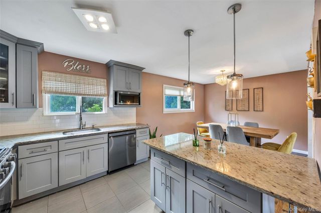 192 N 21st Street, Wheatley Heights, NY 11798