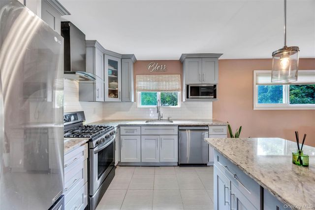 192 N 21st Street, Wheatley Heights, NY 11798