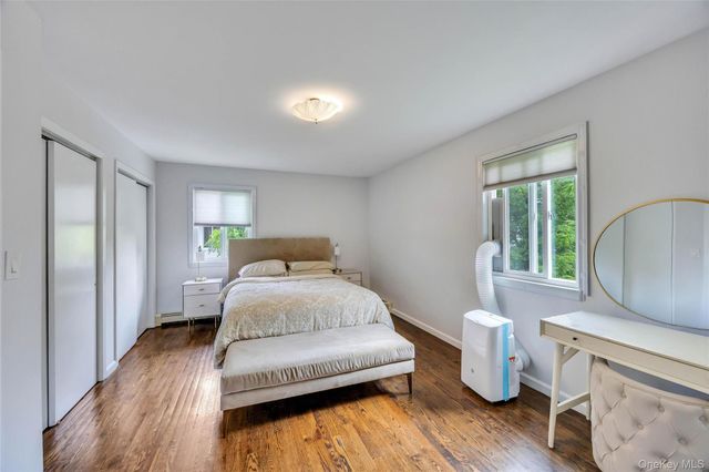 192 N 21st Street, Wheatley Heights, NY 11798