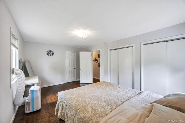 192 N 21st Street, Wheatley Heights, NY 11798