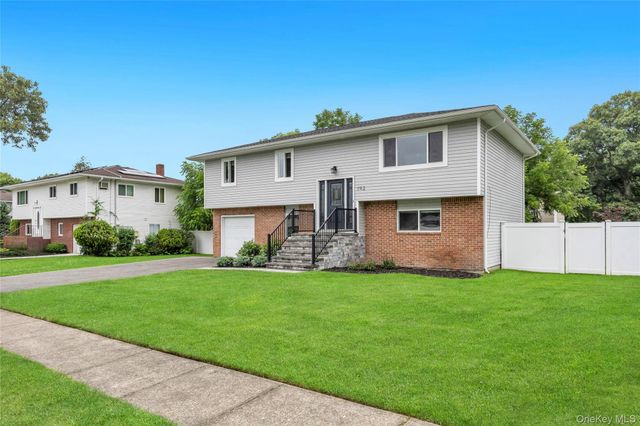 192 N 21st Street, Wheatley Heights, NY 11798