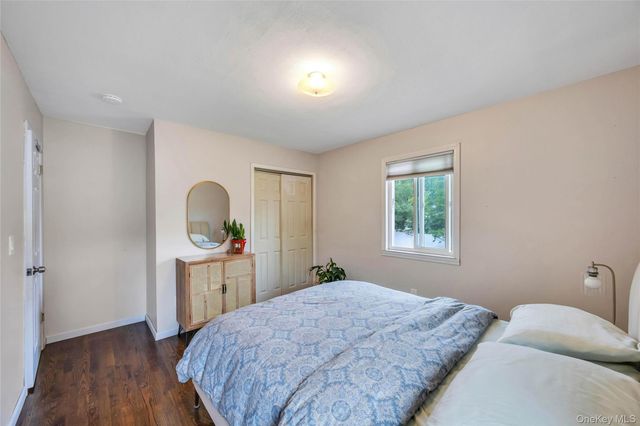 192 N 21st Street, Wheatley Heights, NY 11798