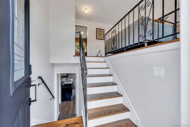 192 N 21st Street, Wheatley Heights, NY 11798