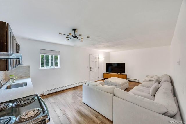 192 N 21st Street, Wheatley Heights, NY 11798