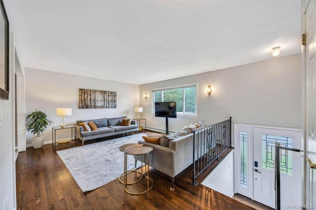 192 N 21st Street, Wheatley Heights, NY 11798
