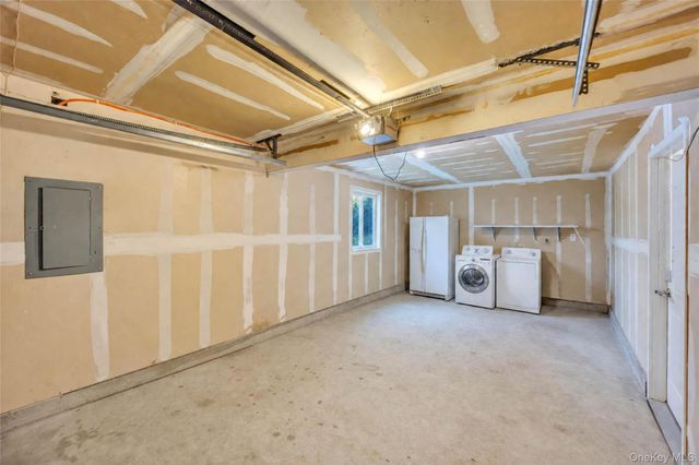 192 N 21st Street, Wheatley Heights, NY 11798