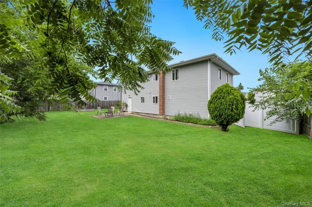 192 N 21st Street, Wheatley Heights, NY 11798