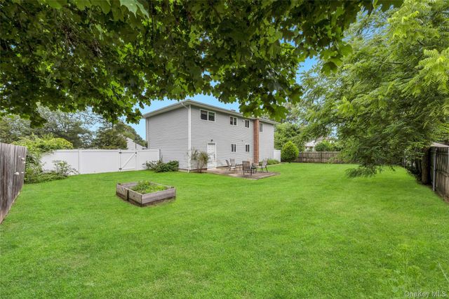 192 N 21st Street, Wheatley Heights, NY 11798