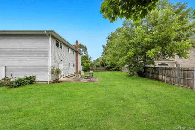 192 N 21st Street, Wheatley Heights, NY 11798