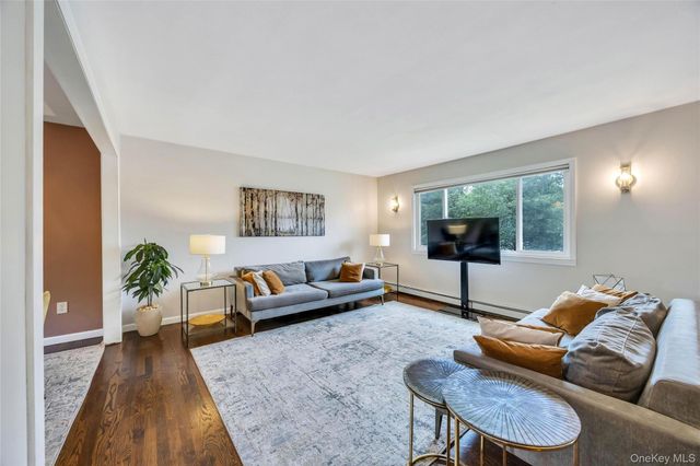 192 N 21st Street, Wheatley Heights, NY 11798