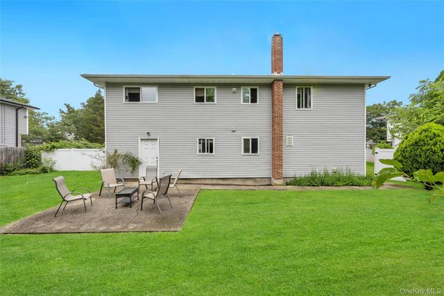 192 N 21st Street, Wheatley Heights, NY 11798