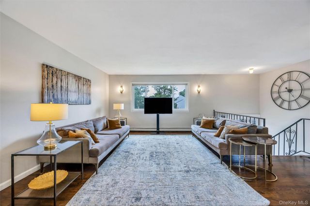 192 N 21st Street, Wheatley Heights, NY 11798