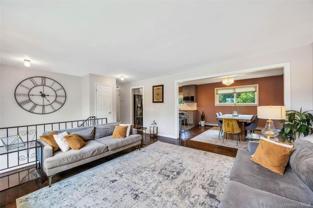 192 N 21st Street, Wheatley Heights, NY 11798