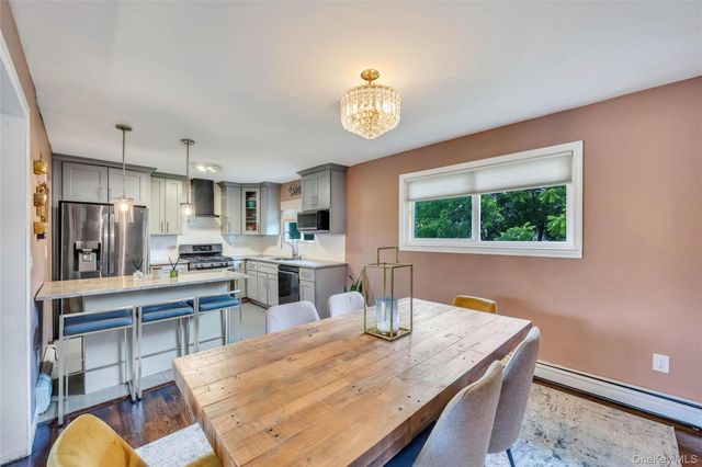 192 N 21st Street, Wheatley Heights, NY 11798