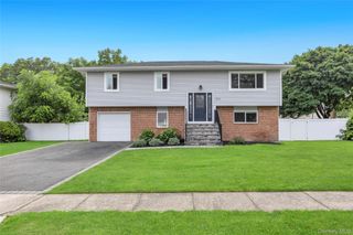 192 N 21st Street, Wheatley Heights, NY 11798
