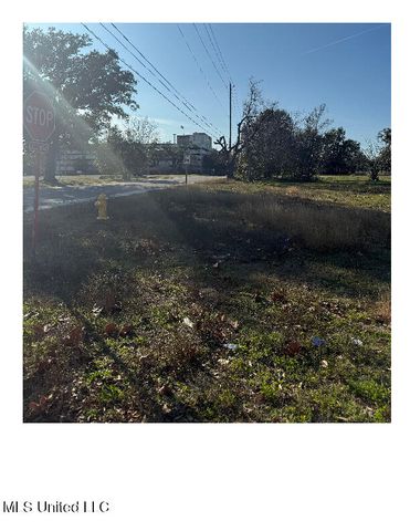 119 1st Street, Biloxi, MS 39530