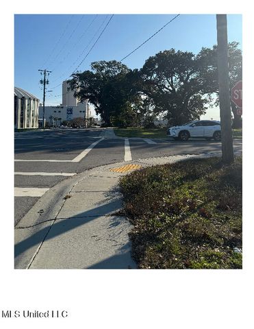 119 1st Street, Biloxi, MS 39530