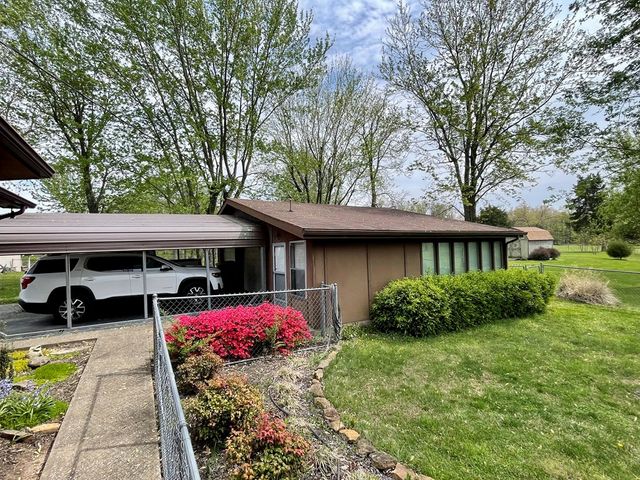 5665 Princeton Rd, Hopkinsville, KY 42240