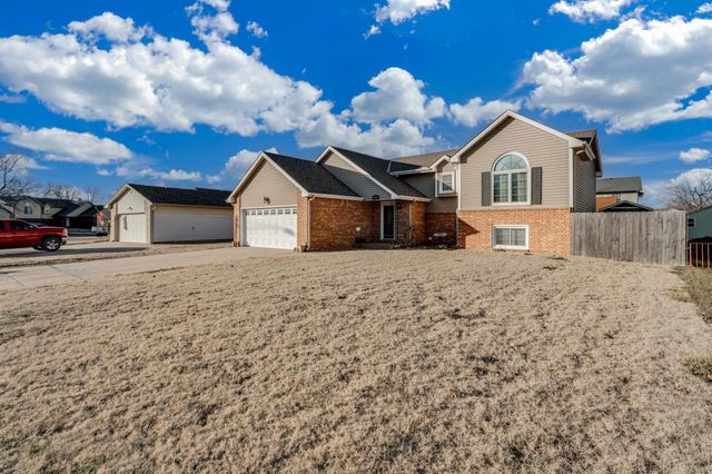 5440 S Stoneborough Ct, Wichita, KS 67217