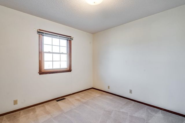 5440 S Stoneborough Ct, Wichita, KS 67217