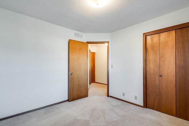 5440 S Stoneborough Ct, Wichita, KS 67217