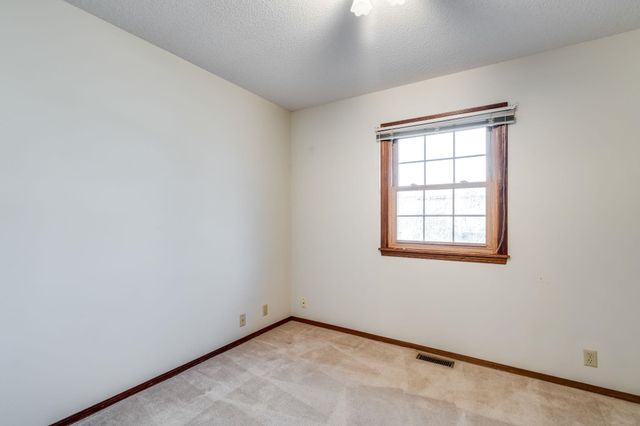 5440 S Stoneborough Ct, Wichita, KS 67217