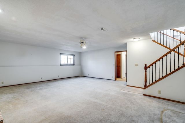 5440 S Stoneborough Ct, Wichita, KS 67217