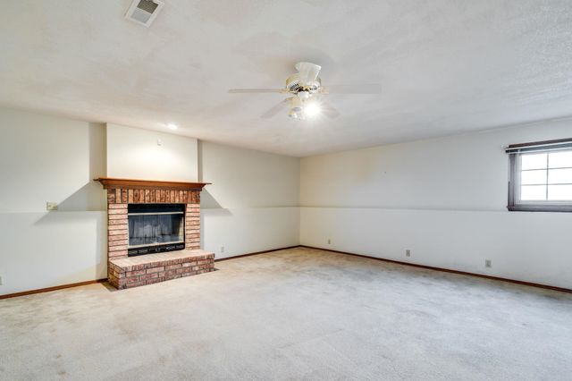 5440 S Stoneborough Ct, Wichita, KS 67217