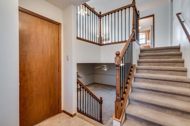 5440 S Stoneborough Ct, Wichita, KS 67217