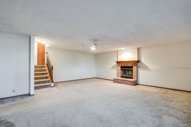 5440 S Stoneborough Ct, Wichita, KS 67217