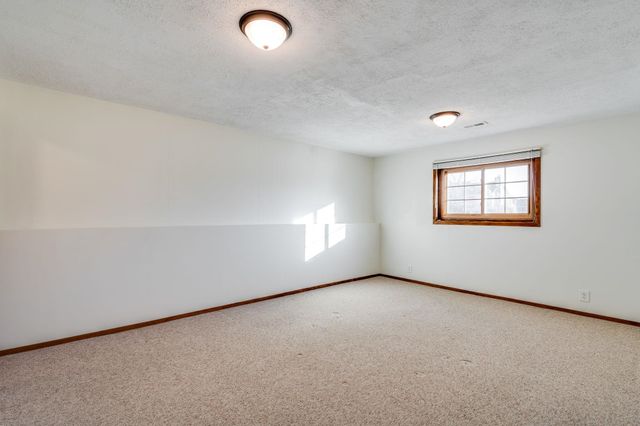 5440 S Stoneborough Ct, Wichita, KS 67217