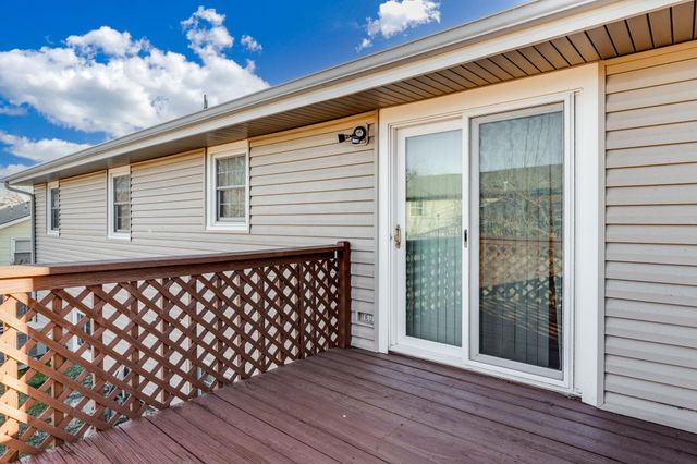 5440 S Stoneborough Ct, Wichita, KS 67217