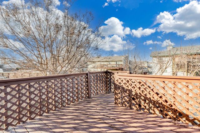 5440 S Stoneborough Ct, Wichita, KS 67217