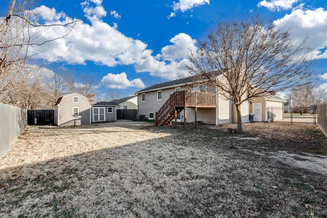 5440 S Stoneborough Ct, Wichita, KS 67217