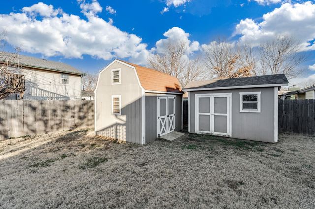 5440 S Stoneborough Ct, Wichita, KS 67217